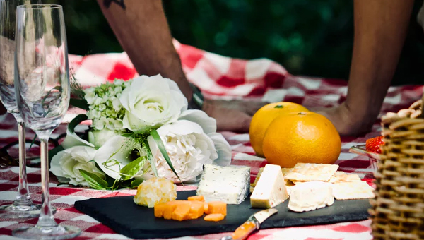 LOVE DELIVERED — THE BEST VALENTINE'S DAY HAMPERS FOR THE FOODIE IN YOUR LIFE